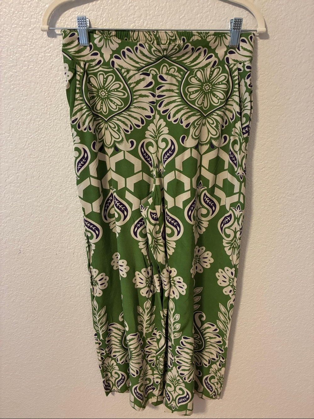 Tahari NWT, Green, White & Navy Floral Paisley Viscose/Rayon Palazzo Pants